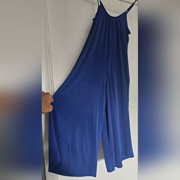 Love Tree Juniors Solid Sleeveless Jumpsuit - Size Small - Picture 8 of 13